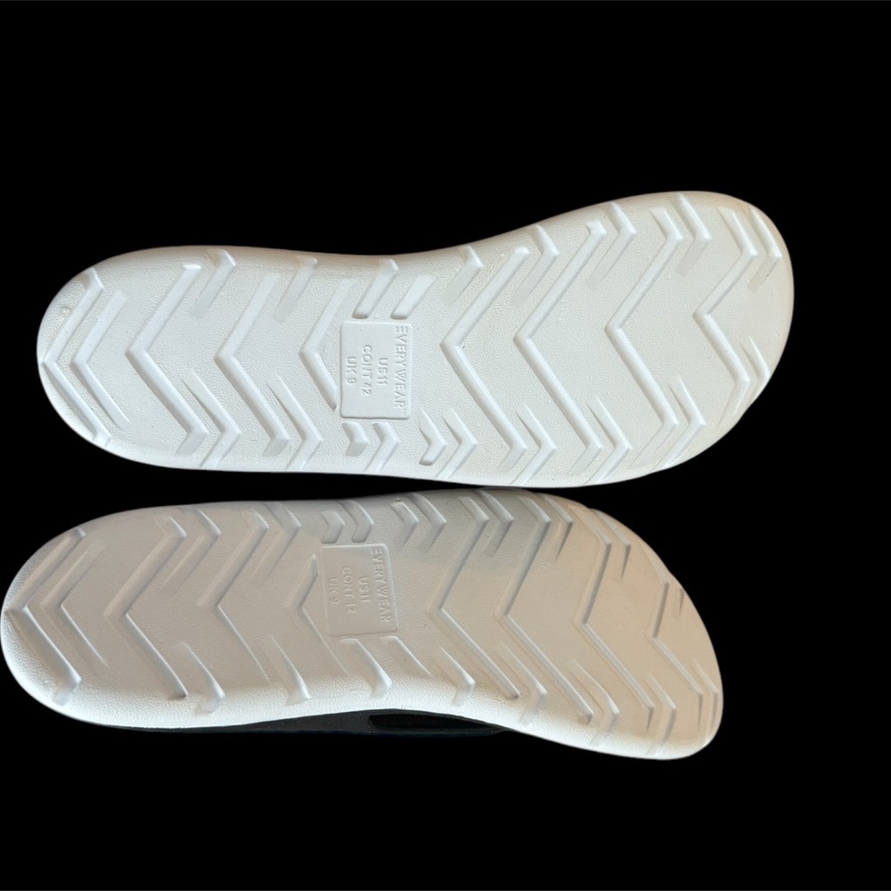 🎉HP🎉Totes Everywhere Women’s Black and White Thong Sandals Size US 11🎉HP🎉 - Picture 4 of 5
